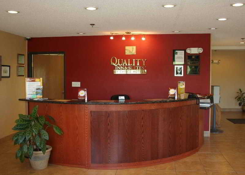 Quality Inn & Suites Меномони Интериор снимка